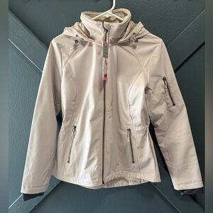 Free Country Women's Softshell Jacket With Cinched Waste In Light Gray